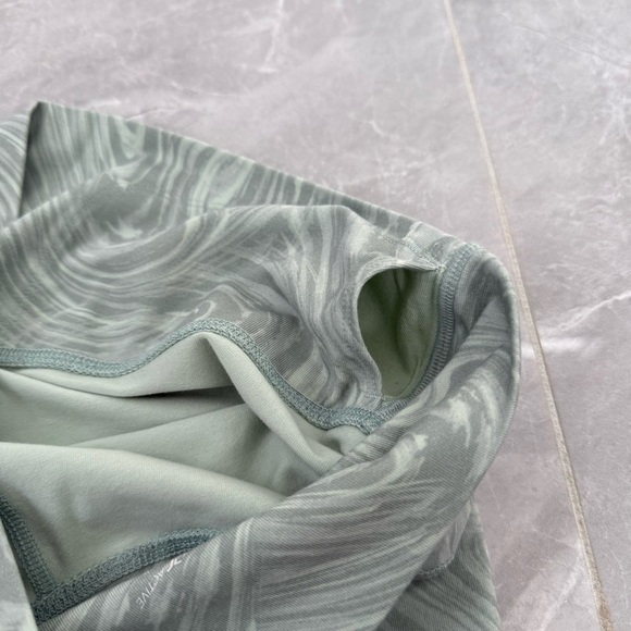 Women’s Old Navy Active Extra High Waisted Power Chill Swirl Leggings Large - Picture 12 of 16